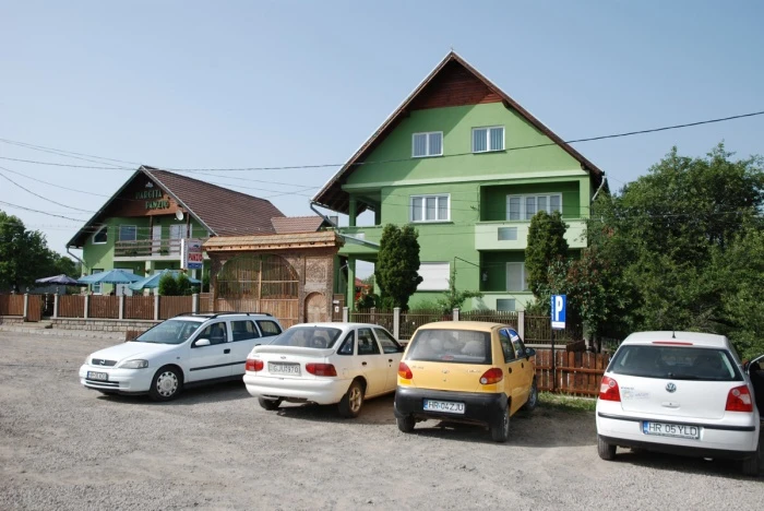 Vlăhița Cazare | Pensiune (K1141-35) Imaginea poate fi supusă drepturilor de autor. Se recomandă contactarea titularului drepturilor.