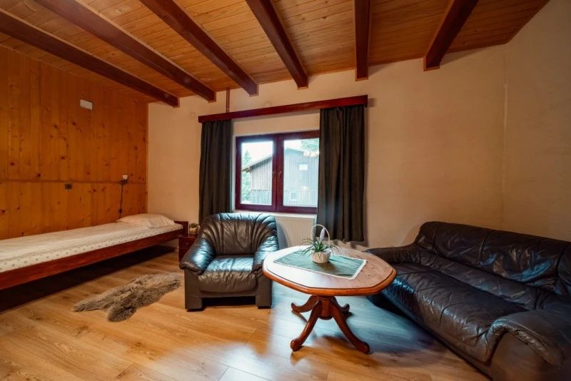 Izvoare Cazare | Cabană (K0225-35) Imaginea poate fi supusă drepturilor de autor. Se recomandă contactarea titularului drepturilor. Izvoare Cazare | Cabană (K0225-35) Imaginea poate fi supusă drepturilor de autor. Se recomandă contactarea titularului drepturilor.