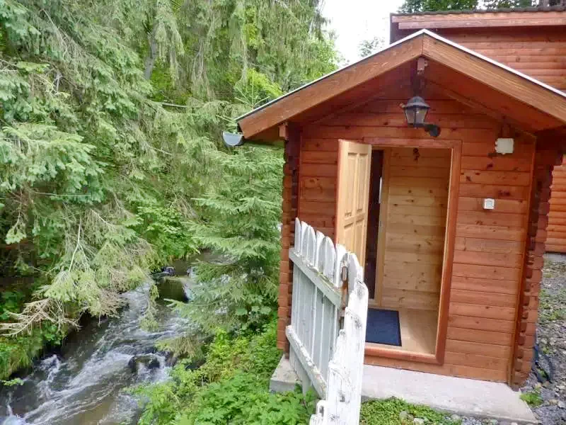 Izvoare Cazare | Cabană (K0281-18) Imaginea poate fi supusă drepturilor de autor. Se recomandă contactarea titularului drepturilor.