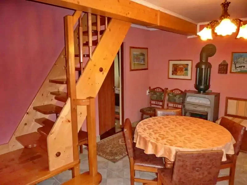 Izvoare Cazare | Cabană (K0281-30) Imaginea poate fi supusă drepturilor de autor. Se recomandă contactarea titularului drepturilor.