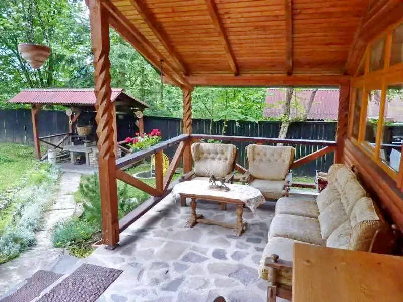 Izvoare Cazare | Cabană (K0281-38) Imaginea poate fi supusă drepturilor de autor. Se recomandă contactarea titularului drepturilor.