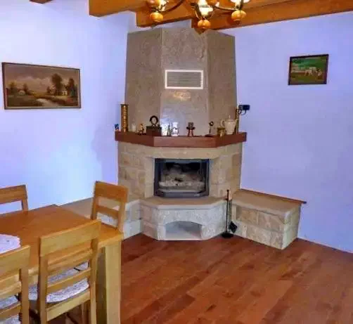 Izvoare Cazare | Cabană (K0386-5) Imaginea poate fi supusă drepturilor de autor. Se recomandă contactarea titularului drepturilor. Izvoare Cazare | Cabană (K0386-5) Imaginea poate fi supusă drepturilor de autor. Se recomandă contactarea titularului drepturilor.