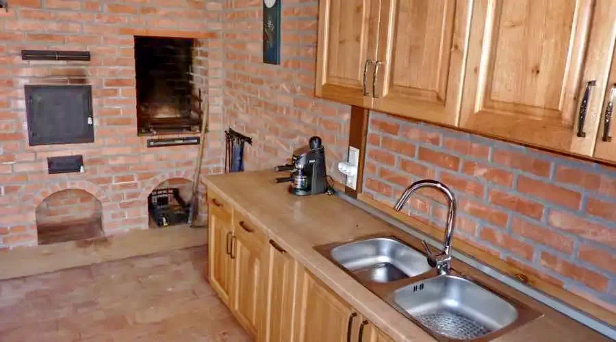 Izvoare Cazare | Cabană (K0386-9) Imaginea poate fi supusă drepturilor de autor. Se recomandă contactarea titularului drepturilor. Izvoare Cazare | Cabană (K0386-9) Imaginea poate fi supusă drepturilor de autor. Se recomandă contactarea titularului drepturilor.