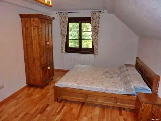 Izvoare Cazare | Cabană (K0386-12) Imaginea poate fi supusă drepturilor de autor. Se recomandă contactarea titularului drepturilor. Izvoare Cazare | Cabană (K0386-12) Imaginea poate fi supusă drepturilor de autor. Se recomandă contactarea titularului drepturilor.