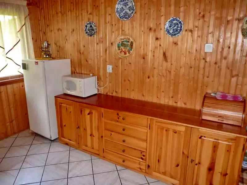 Izvoare Cazare | Cabană (K0390-21) Imaginea poate fi supusă drepturilor de autor. Se recomandă contactarea titularului drepturilor.