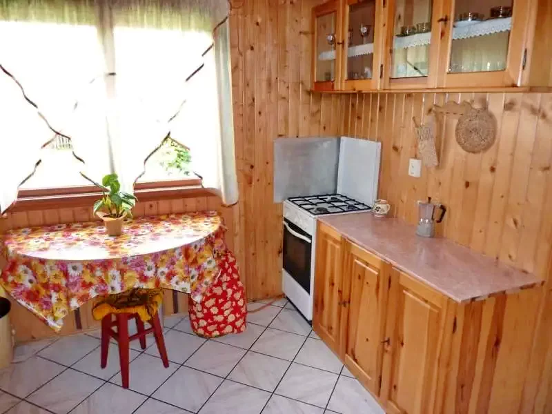 Izvoare Cazare | Cabană (K0390-22) Imaginea poate fi supusă drepturilor de autor. Se recomandă contactarea titularului drepturilor.