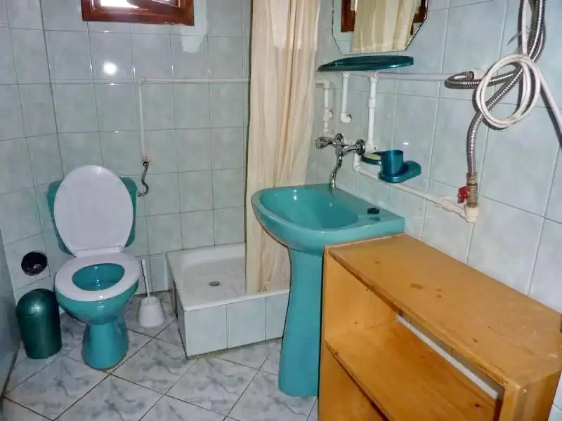 Izvoare Cazare | Cabană (K0390-26) Imaginea poate fi supusă drepturilor de autor. Se recomandă contactarea titularului drepturilor.