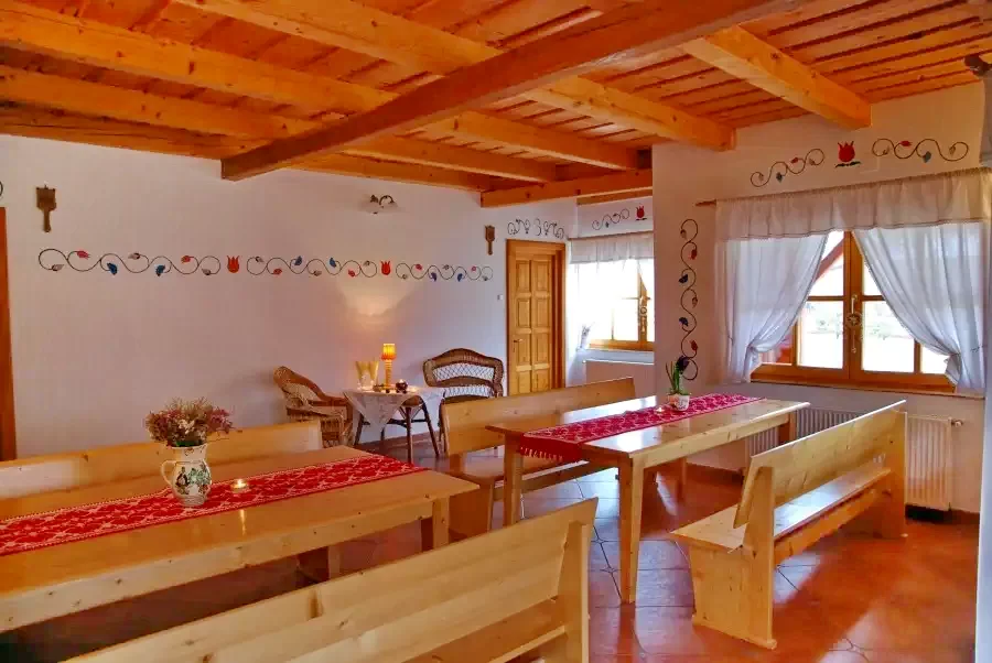 Izvoare Cazare | Cabană (K0400-10) Imaginea poate fi supusă drepturilor de autor. Se recomandă contactarea titularului drepturilor. Izvoare Cazare | Cabană (K0400-10) Imaginea poate fi supusă drepturilor de autor. Se recomandă contactarea titularului drepturilor.