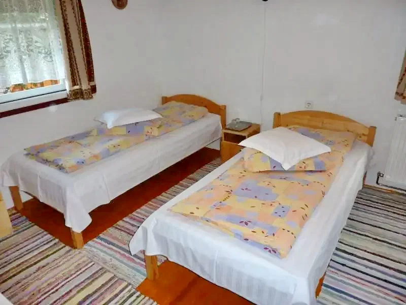 Izvoare Cazare | Cabană (K0401-34) Imaginea poate fi supusă drepturilor de autor. Se recomandă contactarea titularului drepturilor. Izvoare Cazare | Cabană (K0401-34) Imaginea poate fi supusă drepturilor de autor. Se recomandă contactarea titularului drepturilor.