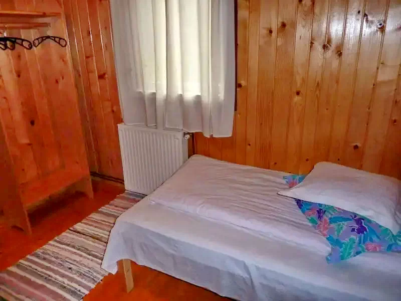 Izvoare Cazare | Cabană (K0401-53) Imaginea poate fi supusă drepturilor de autor. Se recomandă contactarea titularului drepturilor. Izvoare Cazare | Cabană (K0401-53) Imaginea poate fi supusă drepturilor de autor. Se recomandă contactarea titularului drepturilor.