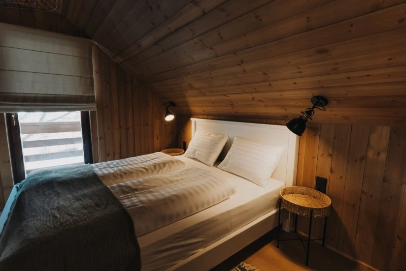 Izvoare Cazare | Cabană (K0479-69) Imaginea poate fi supusă drepturilor de autor. Se recomandă contactarea titularului drepturilor.