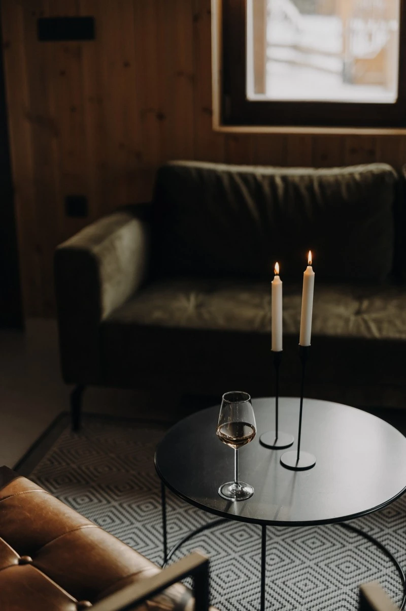 Izvoare Cazare | Cabană (K0479-77) Imaginea poate fi supusă drepturilor de autor. Se recomandă contactarea titularului drepturilor.