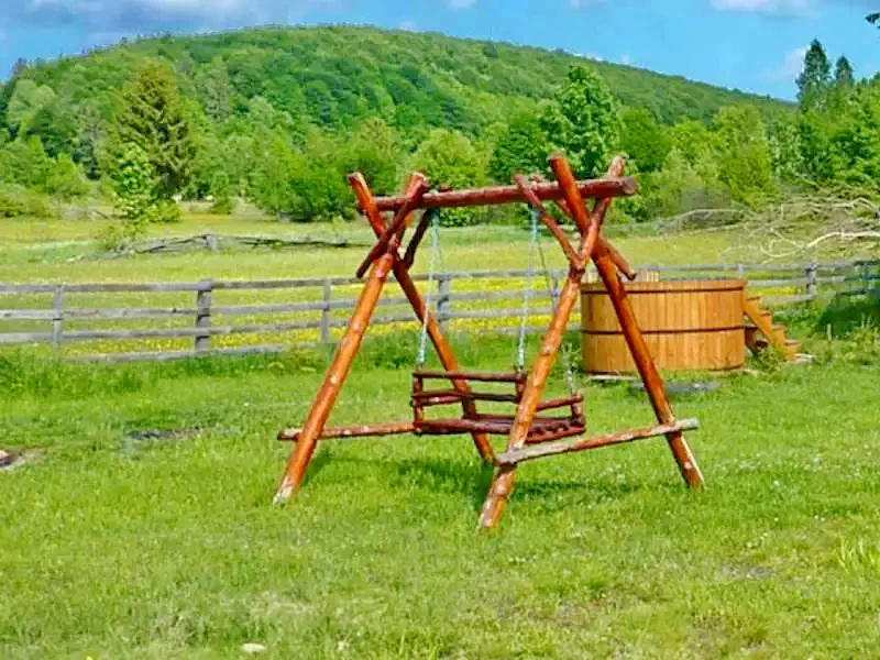 Izvoare Cazare | Cabană (K0519-8) Imaginea poate fi supusă drepturilor de autor. Se recomandă contactarea titularului drepturilor.