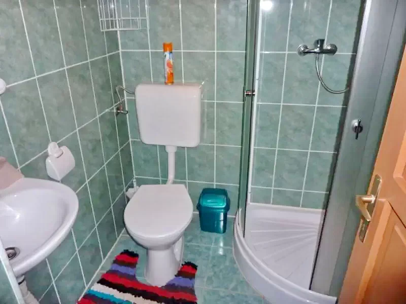 Izvoare Cazare | Cabană (K0519-16) Imaginea poate fi supusă drepturilor de autor. Se recomandă contactarea titularului drepturilor.