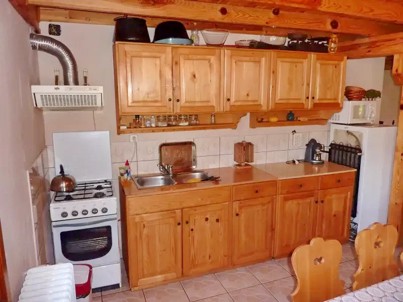 Izvoare Cazare | Cabană (K0723-2) Imaginea poate fi supusă drepturilor de autor. Se recomandă contactarea titularului drepturilor.