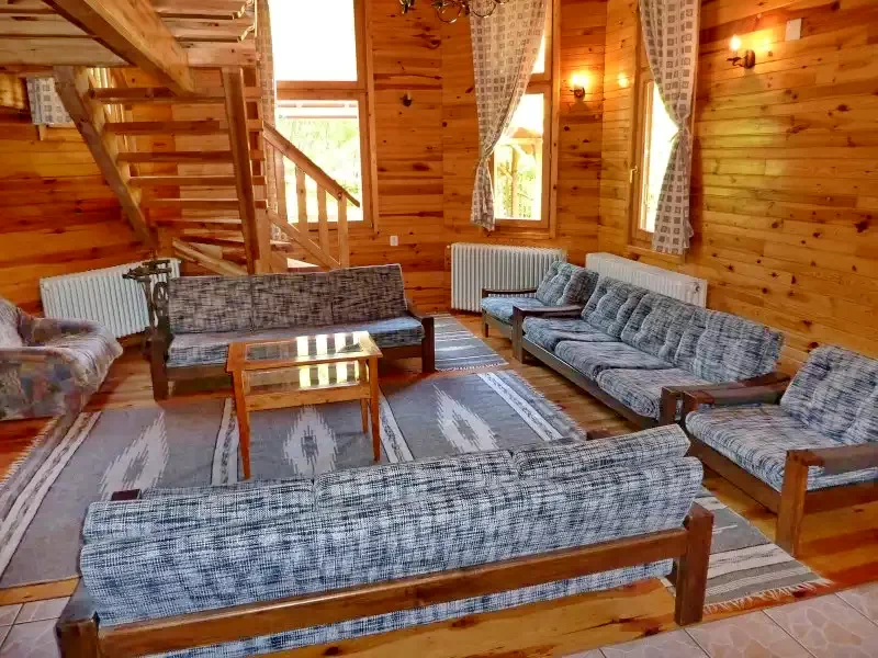 Izvoare Cazare | Cabană (K0723-25) Imaginea poate fi supusă drepturilor de autor. Se recomandă contactarea titularului drepturilor.