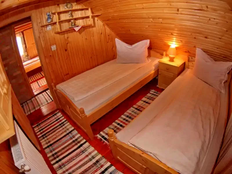 Izvoare Cazare | Cabană (K0725-20) Imaginea poate fi supusă drepturilor de autor. Se recomandă contactarea titularului drepturilor. Izvoare Cazare | Cabană (K0725-20) Imaginea poate fi supusă drepturilor de autor. Se recomandă contactarea titularului drepturilor.