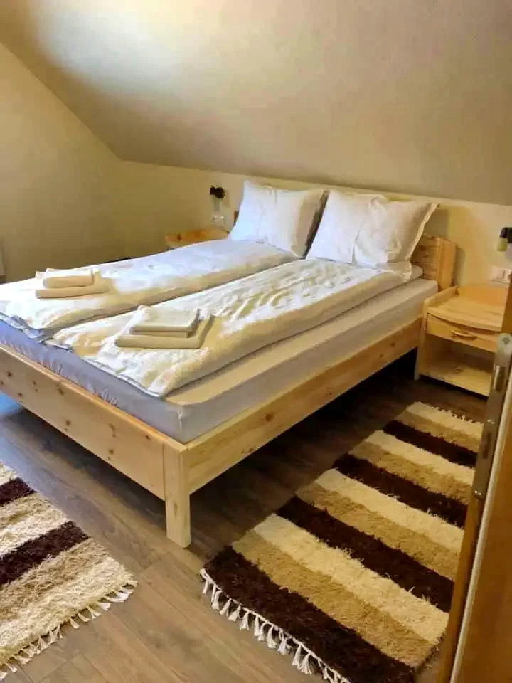 Izvoare Cazare | Cabană (K1283-4) Imaginea poate fi supusă drepturilor de autor. Se recomandă contactarea titularului drepturilor. Izvoare Cazare | Cabană (K1283-4) Imaginea poate fi supusă drepturilor de autor. Se recomandă contactarea titularului drepturilor.