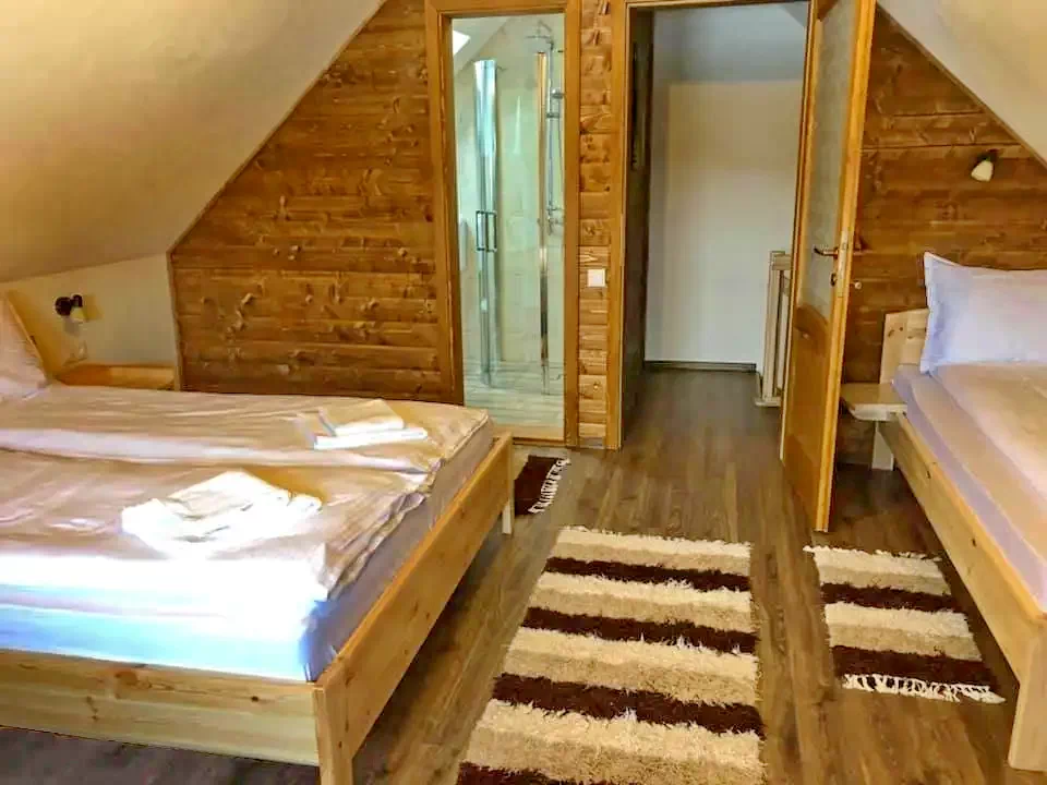 Izvoare Cazare | Cabană (K1283-10) Imaginea poate fi supusă drepturilor de autor. Se recomandă contactarea titularului drepturilor. Izvoare Cazare | Cabană (K1283-10) Imaginea poate fi supusă drepturilor de autor. Se recomandă contactarea titularului drepturilor.