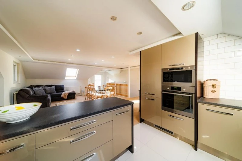 Căpâlnița Cazare | Casă de apartamente (K1592-17) Imaginea poate fi supusă drepturilor de autor. Se recomandă contactarea titularului drepturilor.