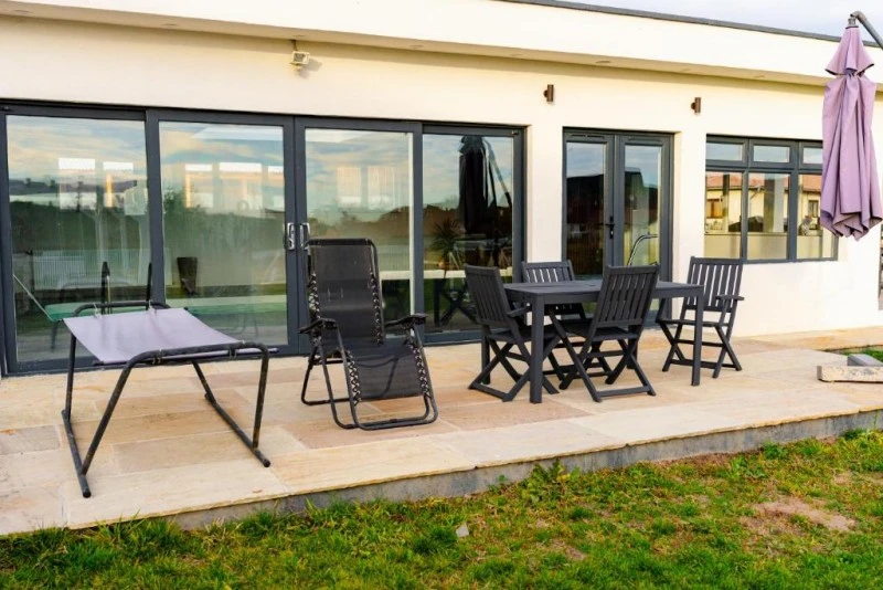 Căpâlnița Cazare | Casă de apartamente (K1592-87) Imaginea poate fi supusă drepturilor de autor. Se recomandă contactarea titularului drepturilor.