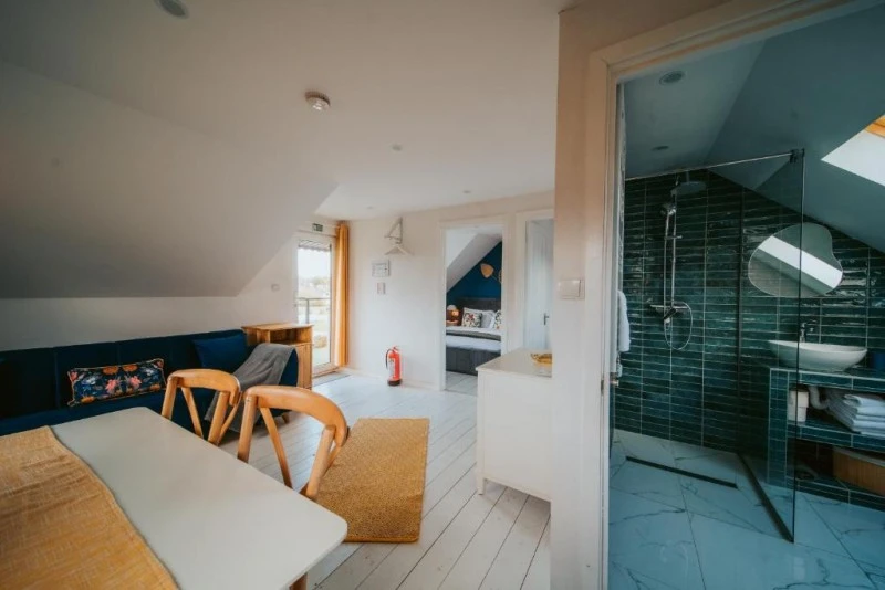 Căpâlnița Cazare | Casă de apartamente (K1592-96) Imaginea poate fi supusă drepturilor de autor. Se recomandă contactarea titularului drepturilor.