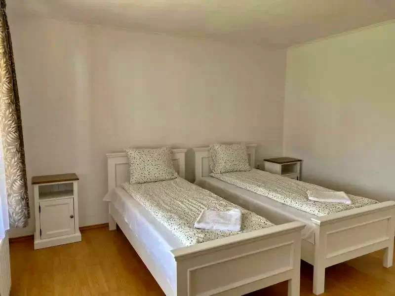 Lupeni Cazare | Cabană (K1123-8) Imaginea poate fi supusă drepturilor de autor. Se recomandă contactarea titularului drepturilor. Lupeni Cazare | Cabană (K1123-8) Imaginea poate fi supusă drepturilor de autor. Se recomandă contactarea titularului drepturilor.