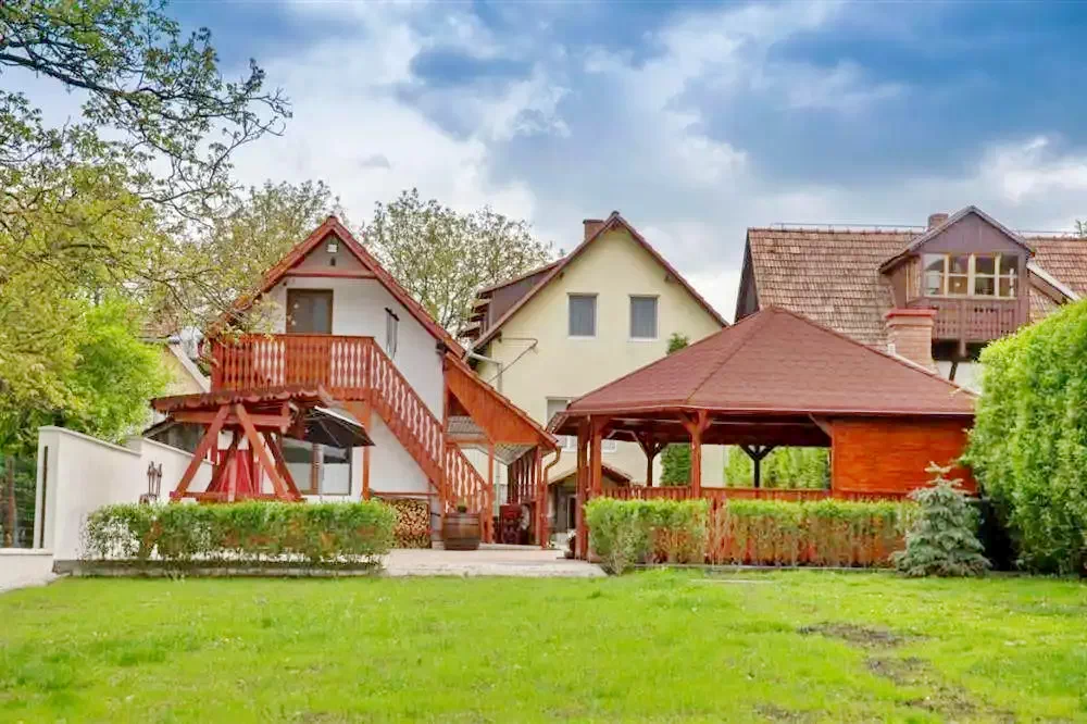 Rimetea Cazare | Casă de oaspeți (K0346-22) Imaginea poate fi supusă drepturilor de autor. Se recomandă contactarea titularului drepturilor.