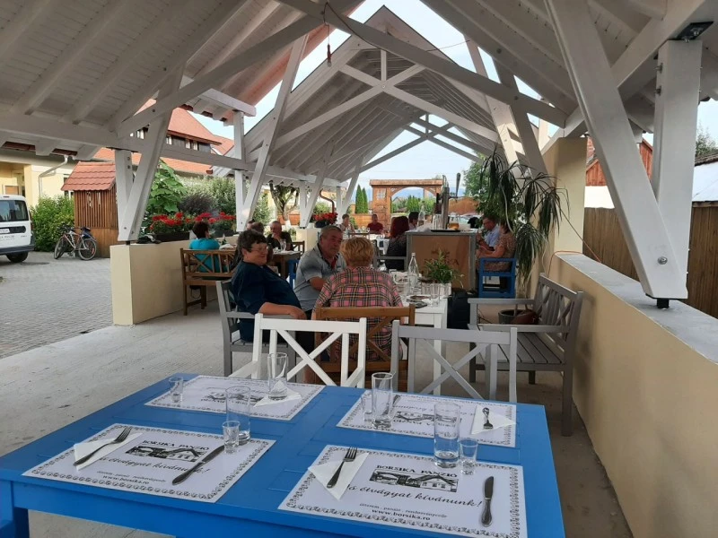 Ciumani Cazare | Pensiune (K1075-23) Imaginea poate fi supusă drepturilor de autor. Se recomandă contactarea titularului drepturilor.