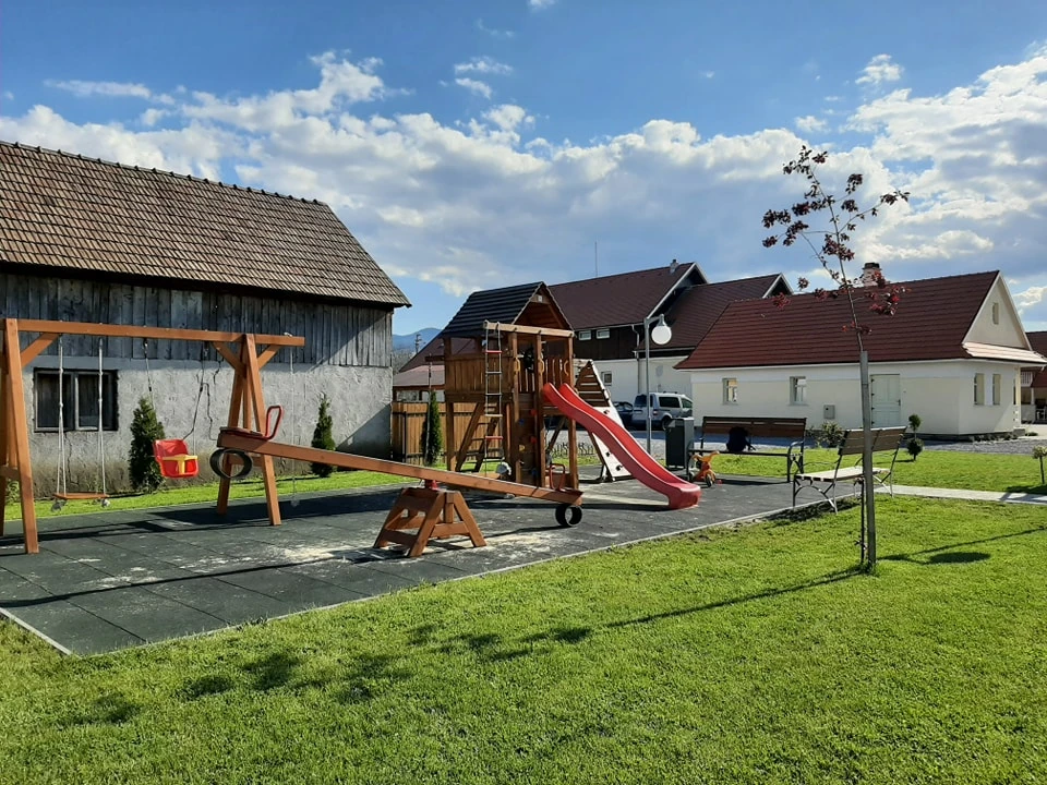 Ciumani Cazare | Pensiune (K1075-25) Imaginea poate fi supusă drepturilor de autor. Se recomandă contactarea titularului drepturilor.