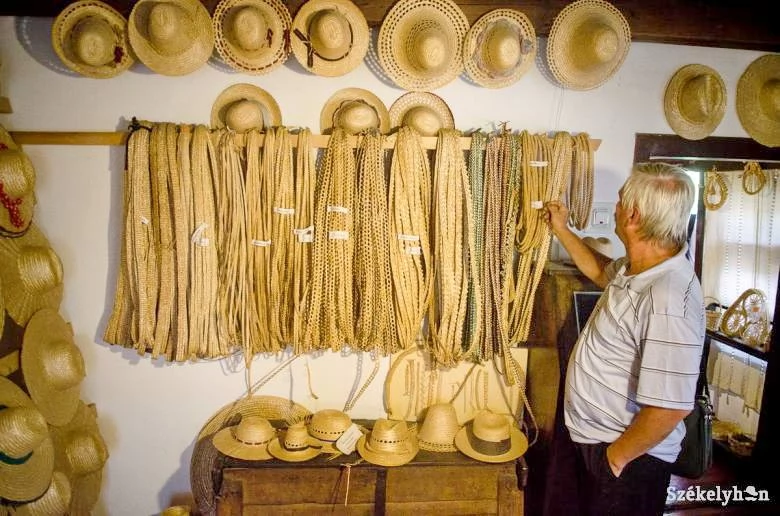 Cristuru Secuiesc Cazare | Casă de oaspeți (K0581-42) Imaginea poate fi supusă drepturilor de autor. Se recomandă contactarea titularului drepturilor. Cristuru Secuiesc Cazare | Casă de oaspeți (K0581-42) Imaginea poate fi supusă drepturilor de autor. Se recomandă contactarea titularului drepturilor.