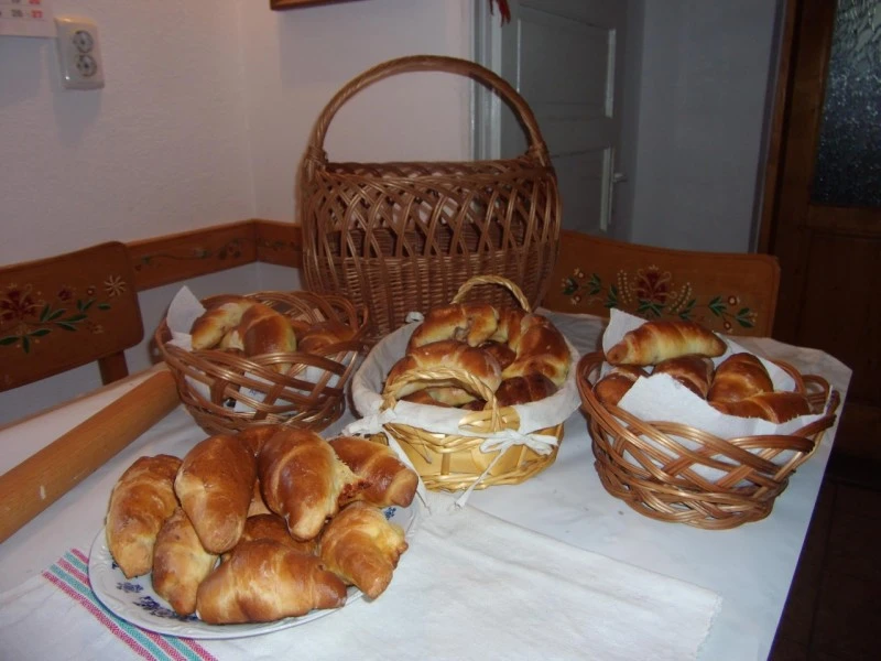 Zetea Cazare | Cabană (K0343-5) Imaginea poate fi supusă drepturilor de autor. Se recomandă contactarea titularului drepturilor.