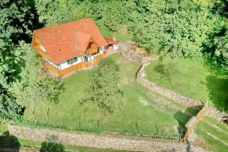 Corund Cazare | Cabană (K0637-33) Imaginea poate fi supusă drepturilor de autor. Se recomandă contactarea titularului drepturilor. Corund Cazare | Cabană (K0637-33) Imaginea poate fi supusă drepturilor de autor. Se recomandă contactarea titularului drepturilor.