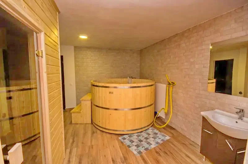 Odorheiu Secuiesc Cazare | Pensiune (K0753-3) Imaginea poate fi supusă drepturilor de autor. Se recomandă contactarea titularului drepturilor.