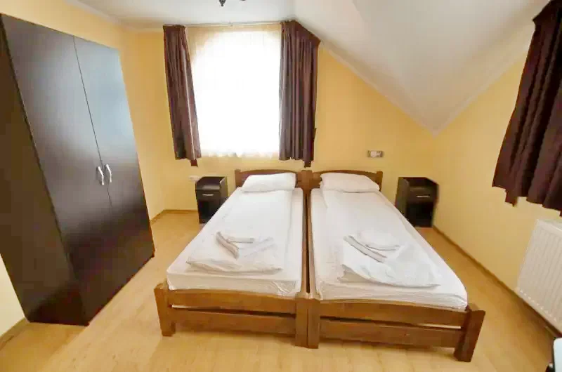 Székelyudvarhely Szállás | Panzió (K0753-21) A kép szerzői jogvédelem alatt állhat. Javasolt a kapcsolatfelvétel a jog tulajdonossal. Székelyudvarhely Szállás | Panzió (K0753-21) A kép szerzői jogvédelem alatt állhat. Javasolt a kapcsolatfelvétel a jog tulajdonossal.