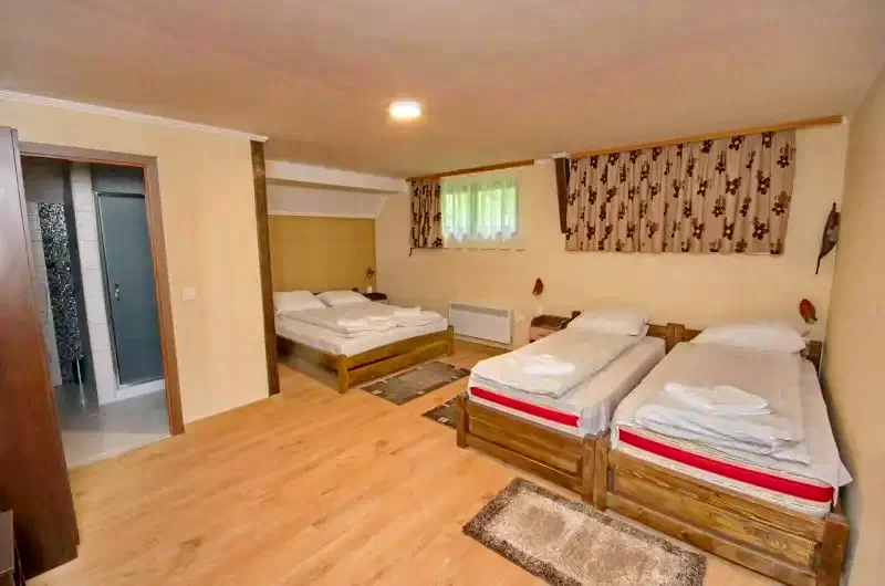 Odorheiu Secuiesc Cazare | Pensiune (K0753-33) Imaginea poate fi supusă drepturilor de autor. Se recomandă contactarea titularului drepturilor.