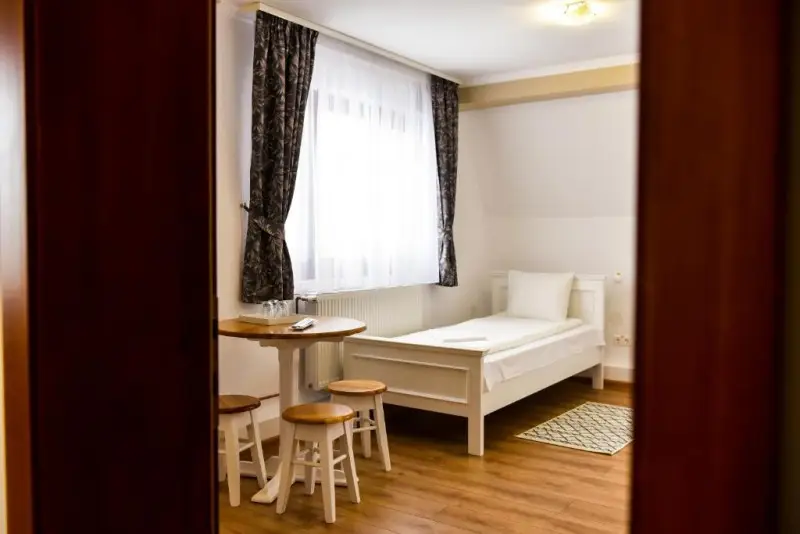 Farkaslaka Szállás | Panzió (K0358-26) A kép szerzői jogvédelem alatt állhat. Javasolt a kapcsolatfelvétel a jog tulajdonossal.