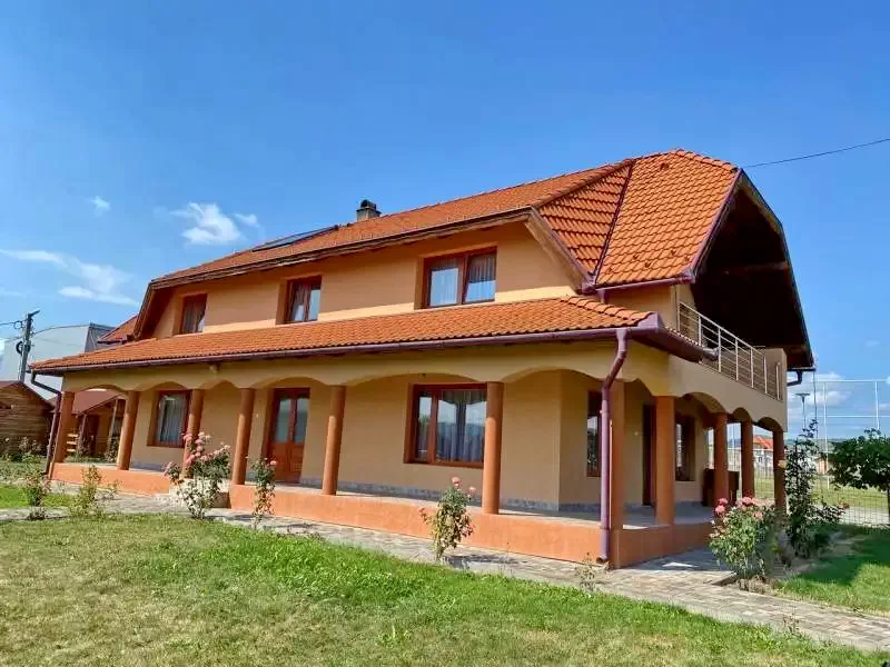 Lupeni Cazare | Cabană (K1123-2) Imaginea poate fi supusă drepturilor de autor. Se recomandă contactarea titularului drepturilor.