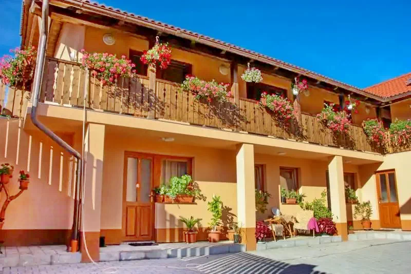 Lupeni Cazare | Casă de oaspeți (K1353-6) Imaginea poate fi supusă drepturilor de autor. Se recomandă contactarea titularului drepturilor. Lupeni Cazare | Casă de oaspeți (K1353-6) Imaginea poate fi supusă drepturilor de autor. Se recomandă contactarea titularului drepturilor.