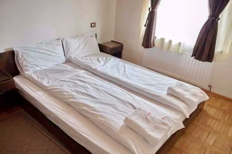 Biharfüred Szállás | Kulcsosház (K0949-6) A kép szerzői jogvédelem alatt állhat. Javasolt a kapcsolatfelvétel a jog tulajdonossal.