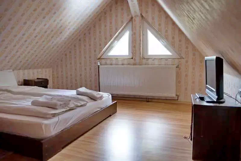 Stâna de Vale Cazare | Cabană (K0949-11) Imaginea poate fi supusă drepturilor de autor. Se recomandă contactarea titularului drepturilor.