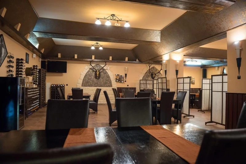 Reghin Cazare | Hotel*** (K0032-9) Imaginea poate fi supusă drepturilor de autor. Se recomandă contactarea titularului drepturilor.