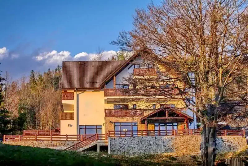 Colibița Cazare | Pensiune (K1281-30) Imaginea poate fi supusă drepturilor de autor. Se recomandă contactarea titularului drepturilor.