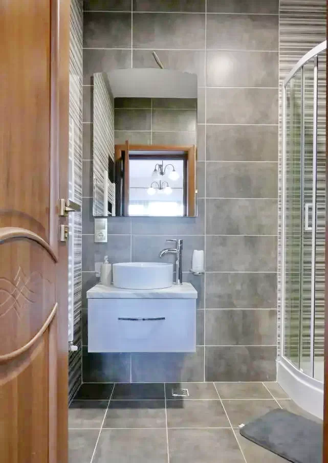 Colibița Cazare | Vilă (K1282-8) Imaginea poate fi supusă drepturilor de autor. Se recomandă contactarea titularului drepturilor. Colibița Cazare | Vilă (K1282-8) Imaginea poate fi supusă drepturilor de autor. Se recomandă contactarea titularului drepturilor.