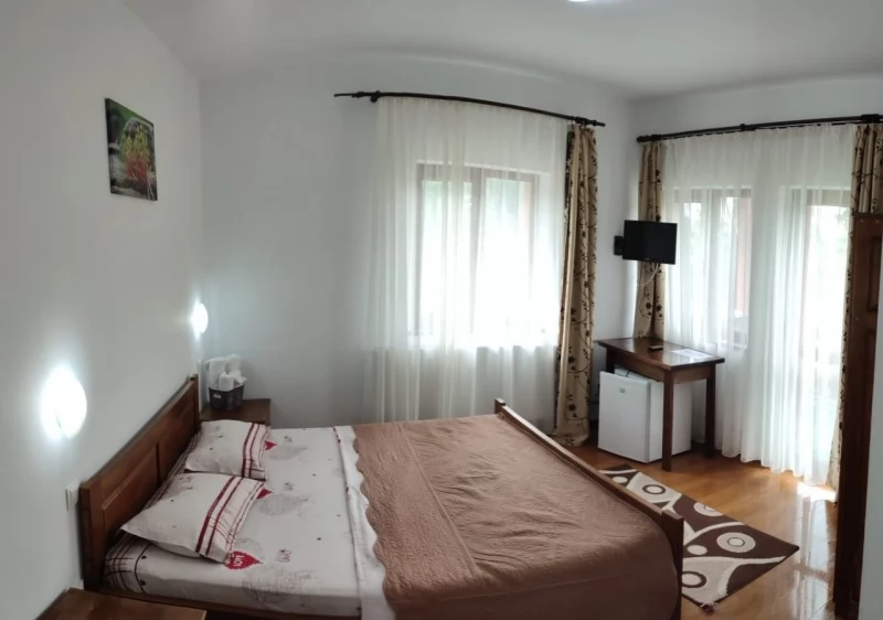 Colibița Cazare | Cabană (K1451-52) Imaginea poate fi supusă drepturilor de autor. Se recomandă contactarea titularului drepturilor.