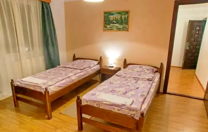 Gyimesközéplok Szállás | Hostel (K1111-13) A kép szerzői jogvédelem alatt állhat. Javasolt a kapcsolatfelvétel a jog tulajdonossal.