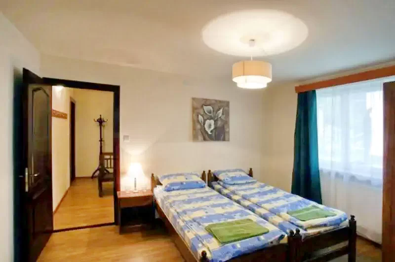 Lunca de Jos Cazare | Hostel (K1111-15) Imaginea poate fi supusă drepturilor de autor. Se recomandă contactarea titularului drepturilor. Lunca de Jos Cazare | Hostel (K1111-15) Imaginea poate fi supusă drepturilor de autor. Se recomandă contactarea titularului drepturilor.