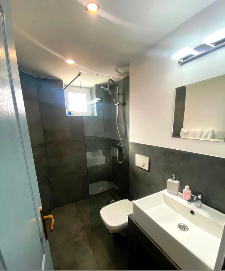 Lunca de Jos Cazare | Hostel (K1111-20) Imaginea poate fi supusă drepturilor de autor. Se recomandă contactarea titularului drepturilor. Lunca de Jos Cazare | Hostel (K1111-20) Imaginea poate fi supusă drepturilor de autor. Se recomandă contactarea titularului drepturilor.