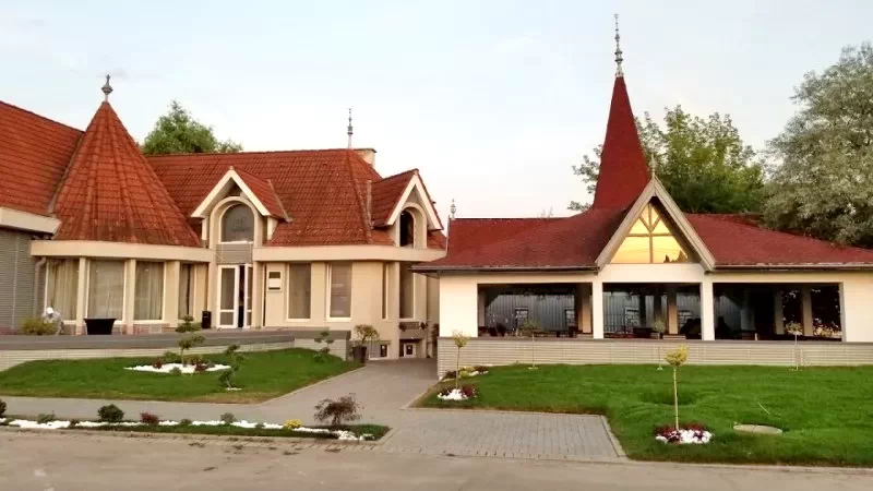 Sfântu Gheorghe Cazare | Hotel*** (K1433-45) Imaginea poate fi supusă drepturilor de autor. Se recomandă contactarea titularului drepturilor.