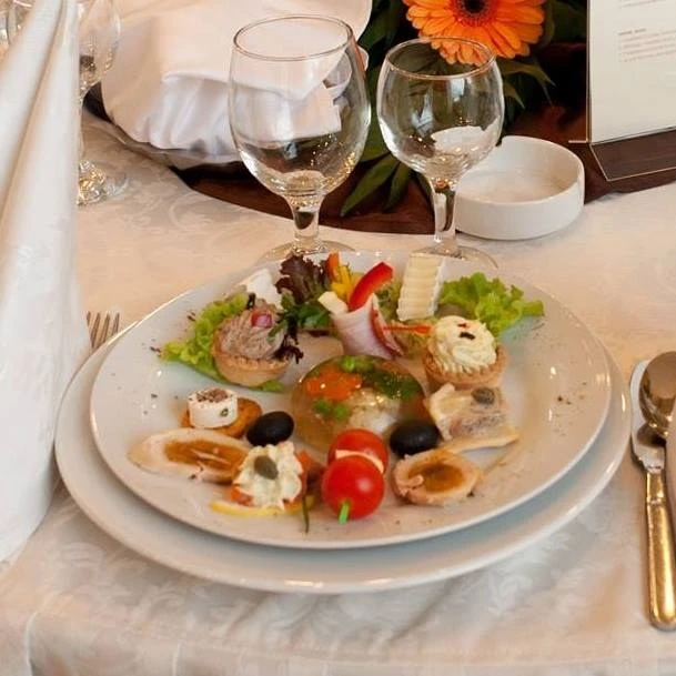 Szállás Sfântu-Gheorghe - Hotel & Restaurant Sugás *** | Sepsiszentgyörgy - Hotel & Restaurant Sugás ***. A kép szerzői jogvédelem alatt állhat. Javasolt a kapcsolatfelvétel a jog tulajdonossal.